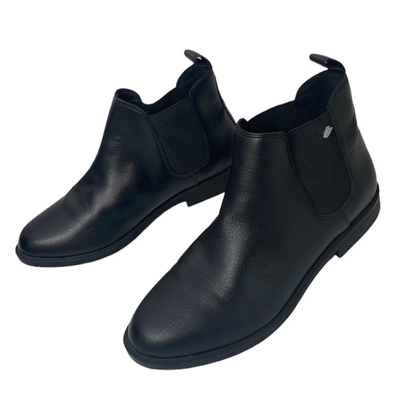 Classy Slip On Ankle Booties Sleek Smooth Neutral Dress Black Womens Size 8.5 - Picture 8 of 16